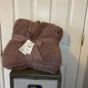 NWT Barefoot Dreams Blanket